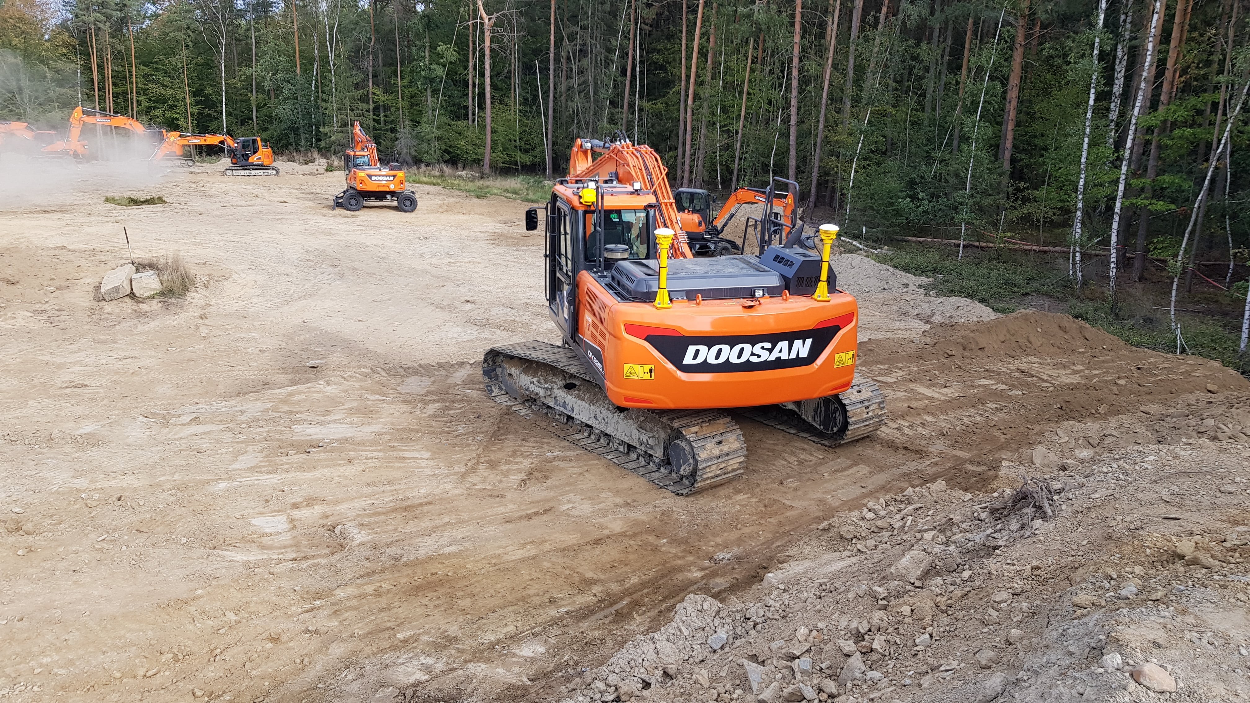 Click image for larger version

Name:	Doosan_2D-3D Machine Guidance_pic4-min.jpg
Views:	268
Size:	2,56 MB
ID:	1276672
